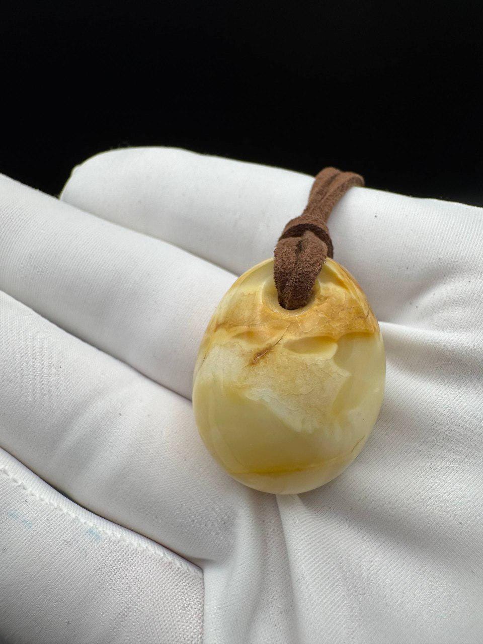 il_fullxfull.7374933130_c8zk.jpg Landscape Baltic Amber Pendant, Cream and Honey, 8g