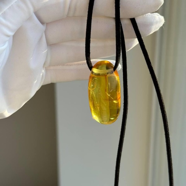 Golden Yellow Baltic Amber Pendant, 39mm, 9g