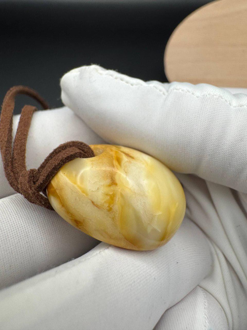 il_fullxfull.7422856101_5xx6.jpg Landscape Baltic Amber Pendant, Cream and Honey, 8g