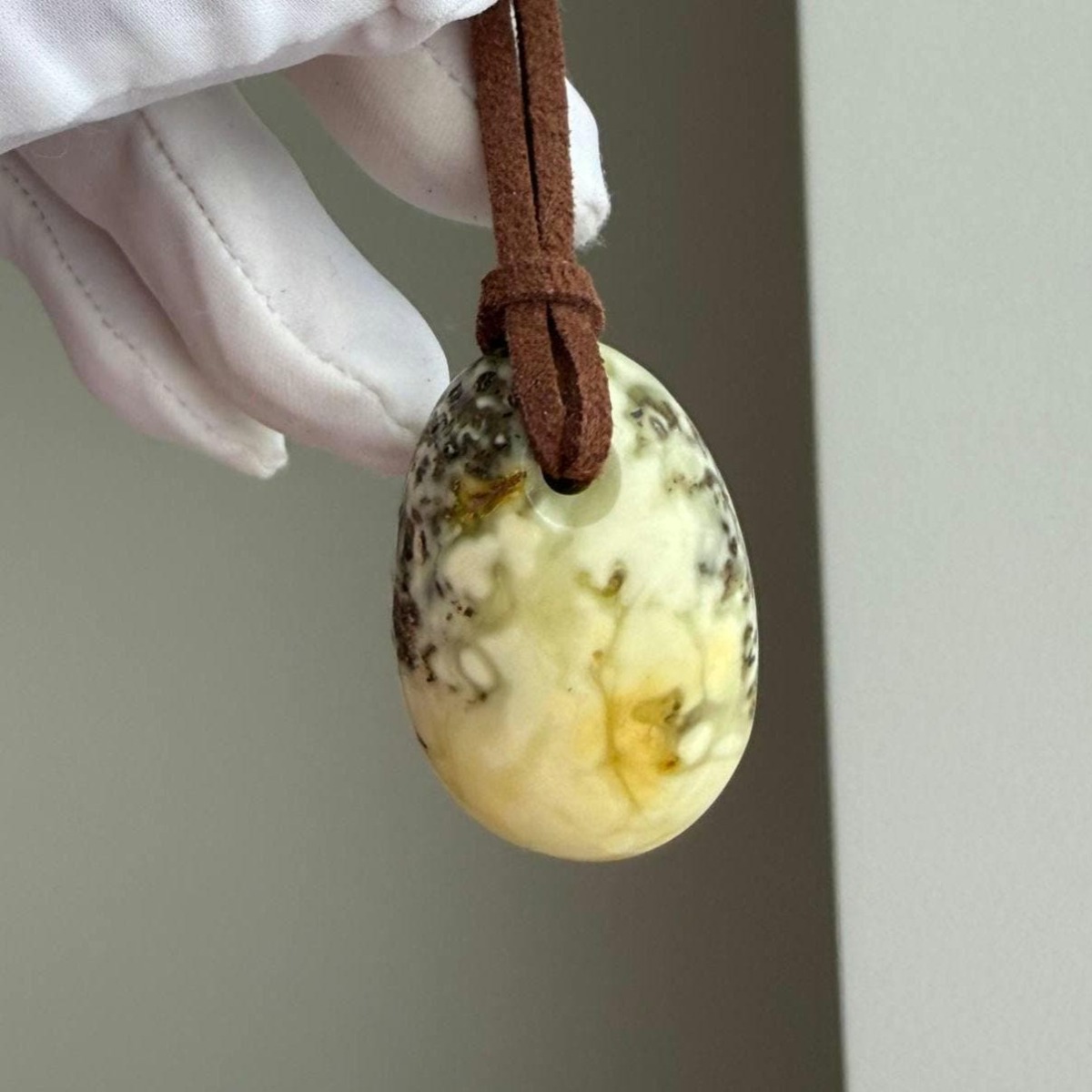 Creamy Butterscotch Baltic Amber Pendant, 34mm, 7g